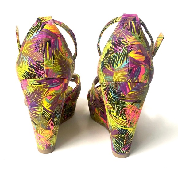 Multi Color Palm Leaf Pattern Wedges - Picture 3 of 4